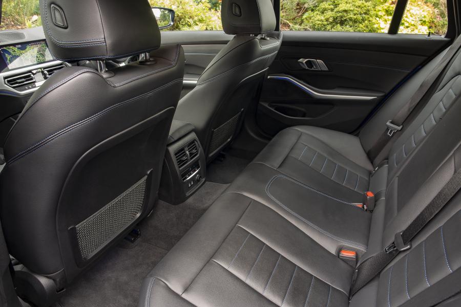 Интерьер BMW 330i Touring M Sport (G21) 2020 года  (AU) (фото 19 из 22)